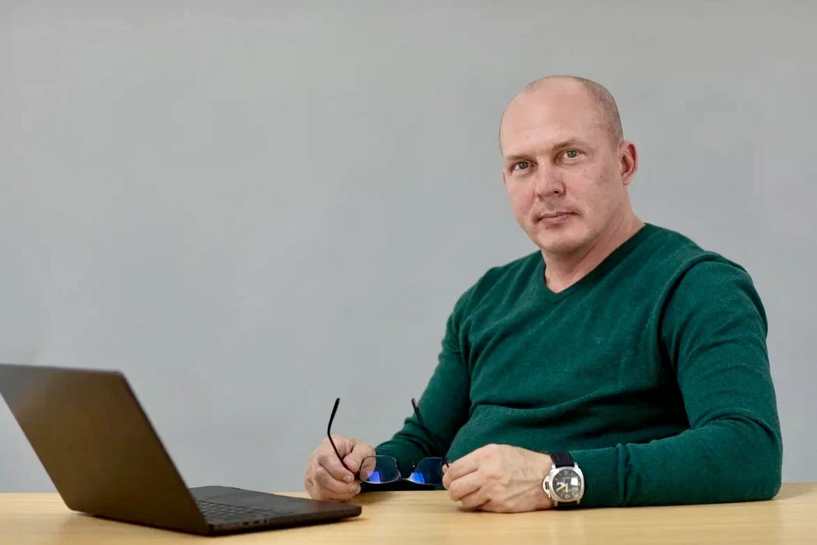 Алексей Фильчиков, эксперт в области источников бесперебойного питания, лицензированный преподаватель по обучению сервисных инженеров