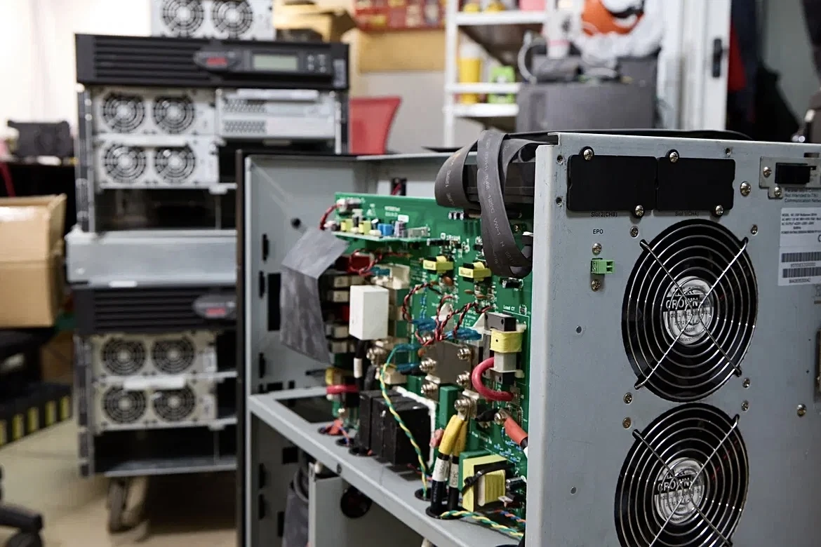 Обучение построено на работе с реальным оборудованием и разборе типовых неисправностей