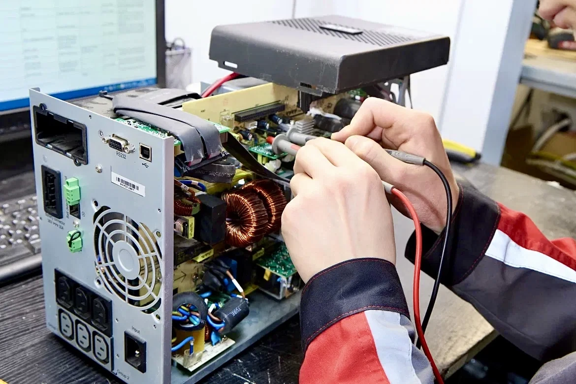 Сервисные центры продолжают работать, но сертифицированных специалистов становится всё меньше